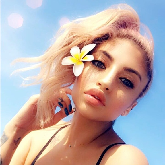 MEET YOUR POSHER - Picture 2 of 13